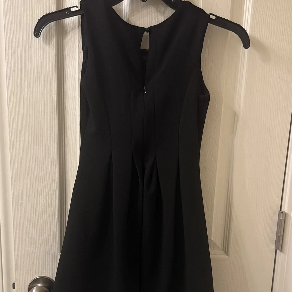Little girls Black Sleeveless Dress - Picture 4 of 4